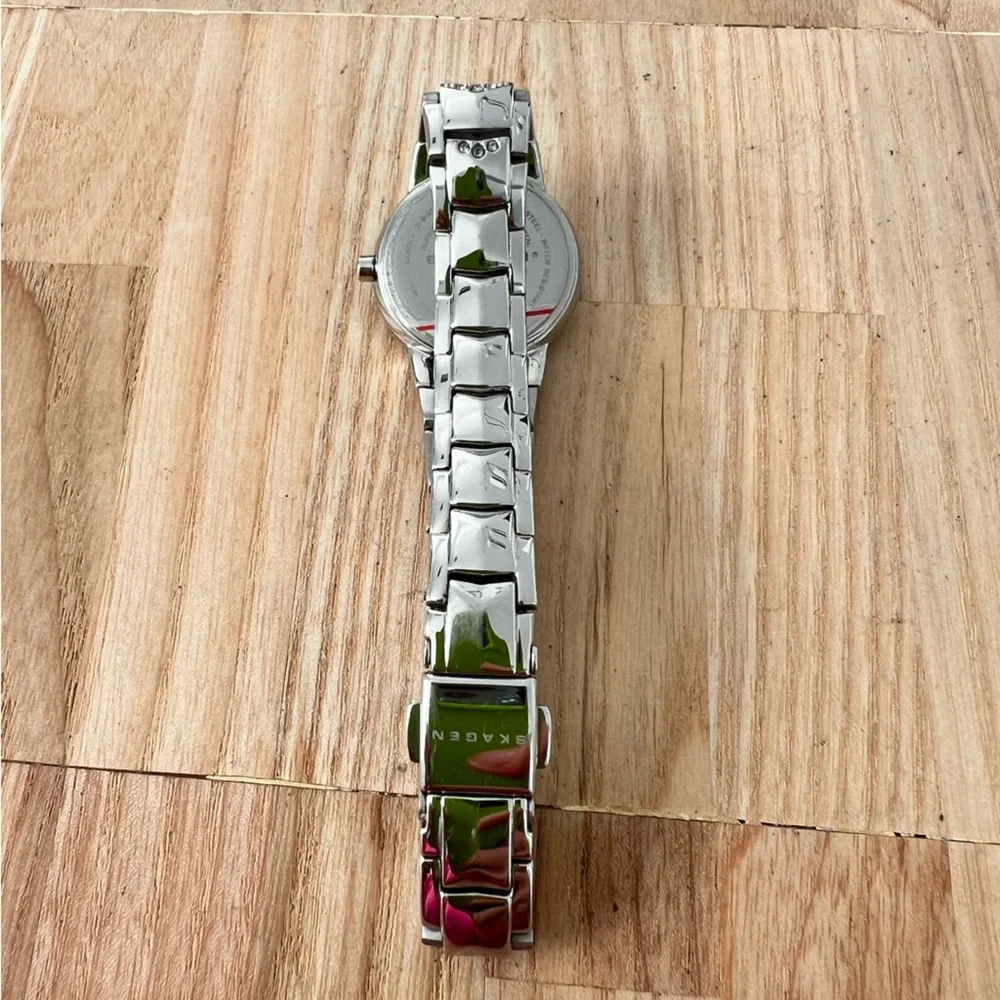 Skagen Denmark steel ladies silver tone dress bracelet watch NEW BATTERY